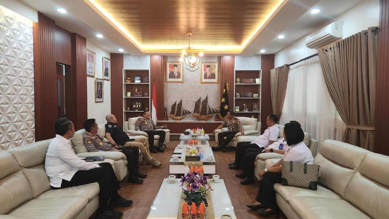 KEPALA BNNP SULSEL MELAKSANAKAN KUNJUNGAN SILATURAHMI BERSAMA KAPOLDA SULSEL DAN WAKAPOLDA SULSEL BESERTA JAJARANNYA KEPALA BNNP SULSEL MELAKSANAKAN KUNJUNGAN SILATURAHMI BERSAMA KAPOLDA SULSEL DAN WAKAPOLDA SULSEL BESERTA JAJARANNYA