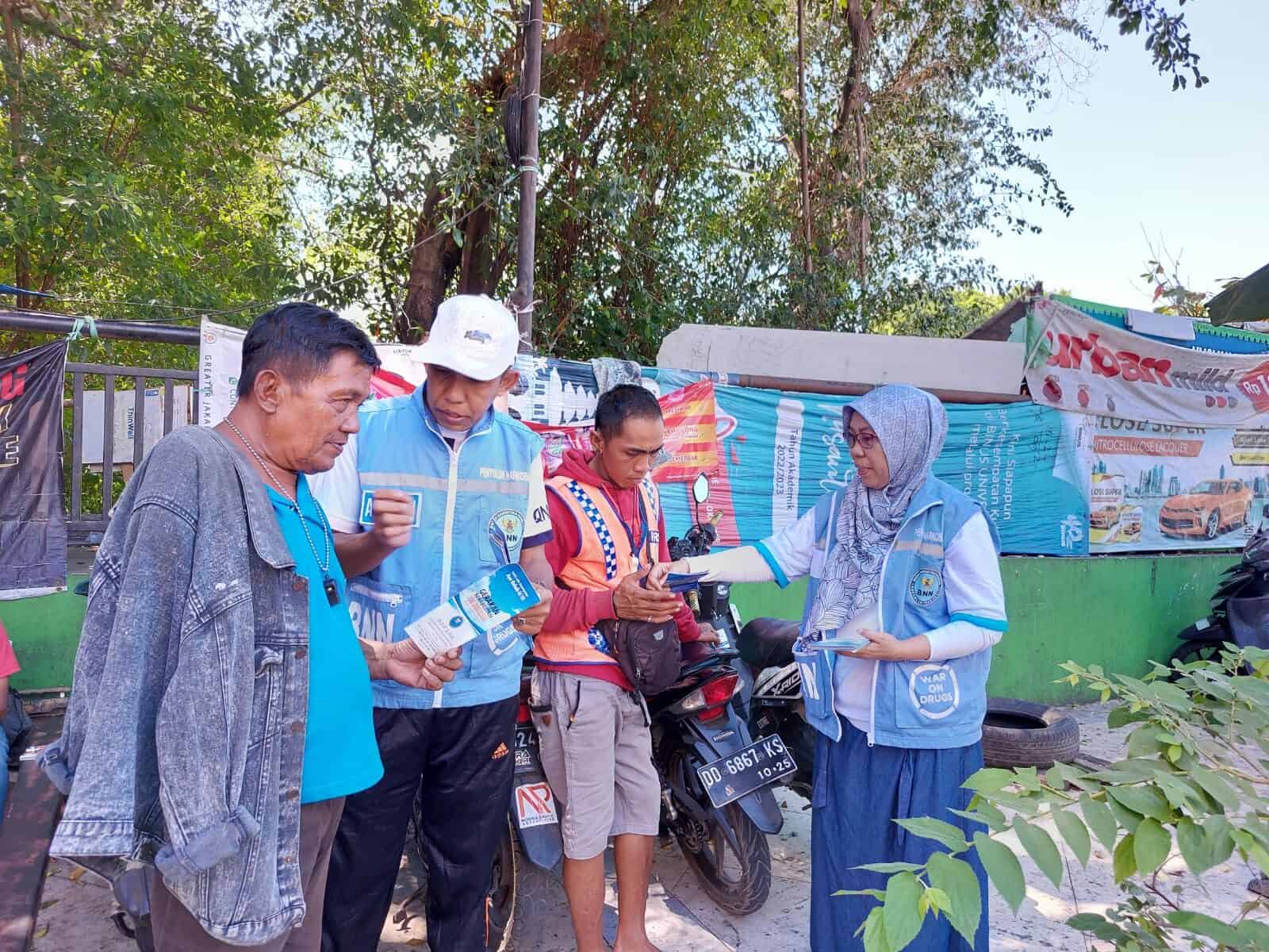 Diseminasi Informasi P4GN melalui Penyuluhan Mobile dan Bagi Brosur P4GN, Di Wilayah Kota Makassar Diseminasi Informasi P4GN melalui Penyuluhan Mobile dan Bagi Brosur P4GN, Di Wilayah Kota Makassar