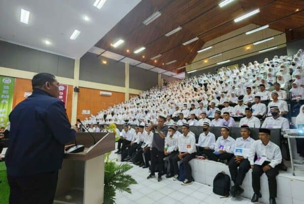 Kepala BNNP Sulawesi Selatan Memberikan Kuliah Umum Perdana Sosialisasi P4GN di Fakultas Kedoktoran dan Ilmu Kesehatan UIN Alauddin Makassar Tahun Akademik 2023/2024