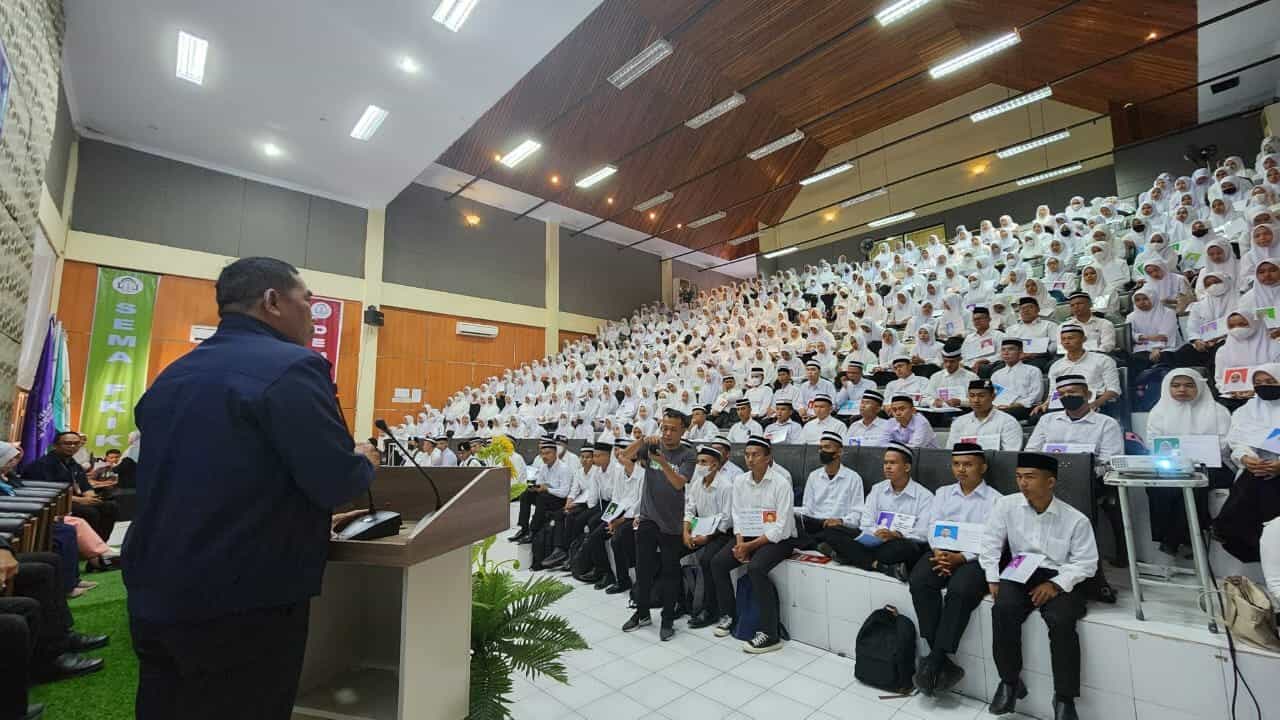 Kepala BNNP Sulawesi Selatan Memberikan Kuliah Umum Perdana Sosialisasi P4GN di Fakultas Kedoktoran dan Ilmu Kesehatan UIN Alauddin Makassar Tahun Akademik 2023/2024 Kepala BNNP Sulawesi Selatan Memberikan Kuliah Umum Perdana Sosialisasi P4GN di Fakultas Kedoktoran dan Ilmu Kesehatan UIN Alauddin Makassar Tahun Akademik 2023/2024