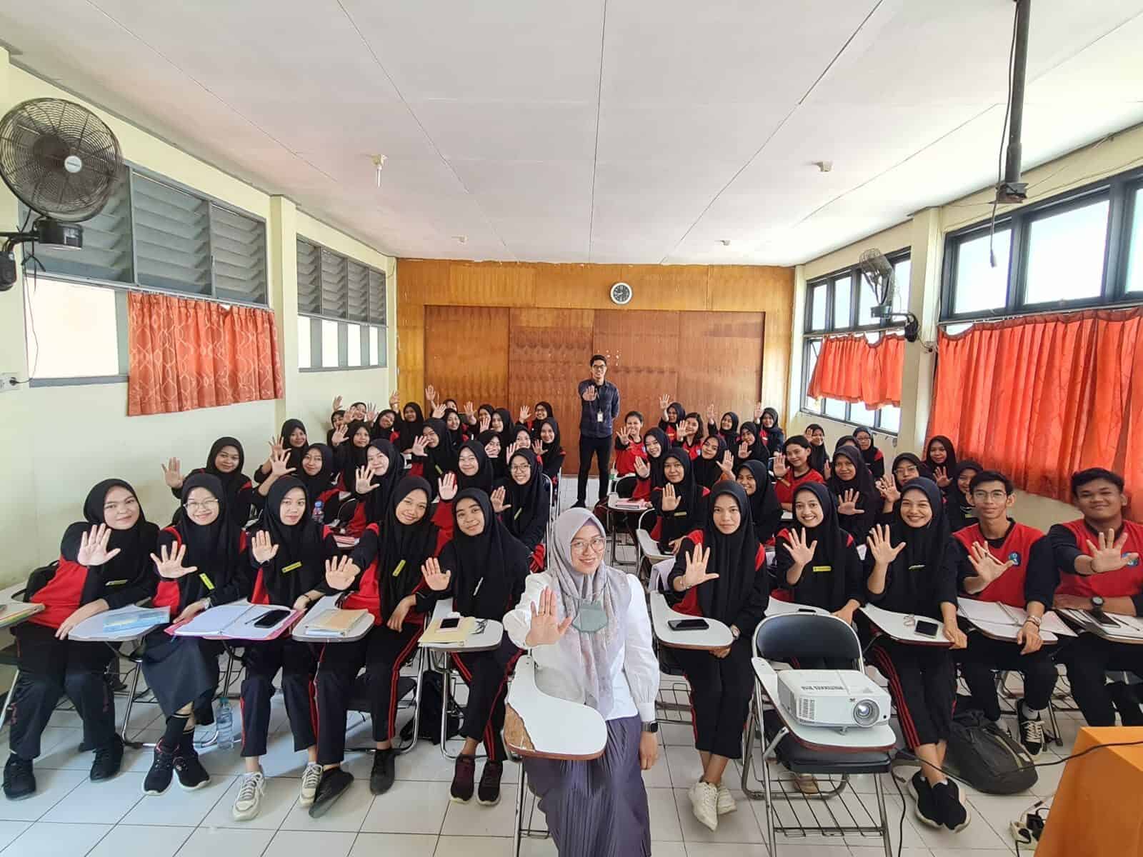 BNNP Sulsel Mengisi Materi Mata kuliah Dasar Pendidikan Penanggulangan Narkoba pada Prodi Farmasi Poltekkes Kemenkes Makassar BNNP Sulsel Mengisi Materi Mata kuliah Dasar Pendidikan Penanggulangan Narkoba pada Prodi Farmasi Poltekkes Kemenkes Makassar