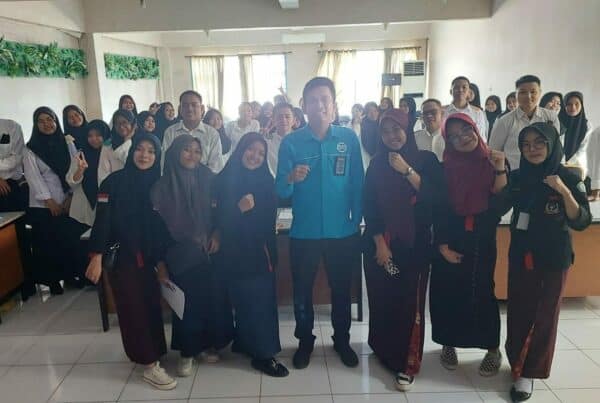 Penyuluhan Pencegahan Penyalahgunaan Narkoba kepada Mahasiswa Baru Akademi Farmasi Yamasi Penyuluhan Pencegahan Penyalahgunaan Narkoba kepada Mahasiswa Baru Akademi Farmasi Yamasi
