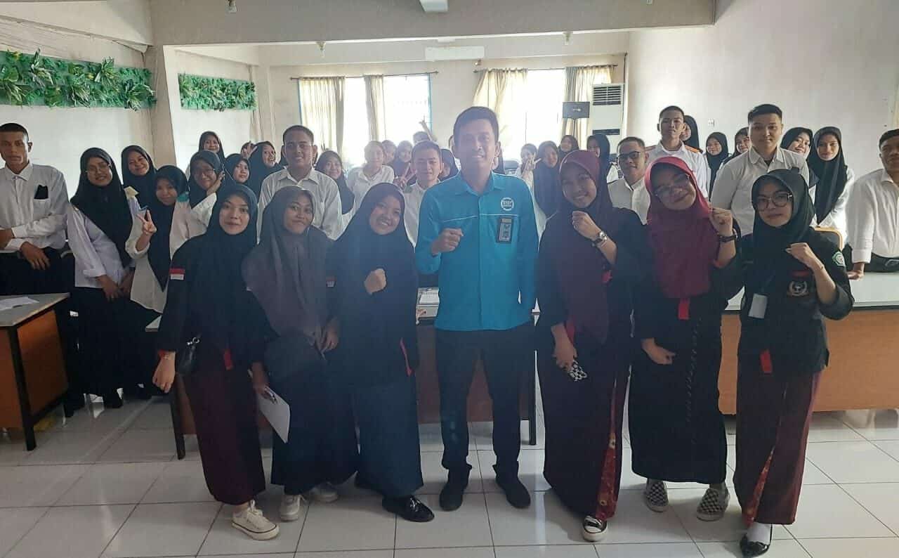 Penyuluhan Pencegahan Penyalahgunaan Narkoba kepada Mahasiswa Baru Akademi Farmasi Yamasi Penyuluhan Pencegahan Penyalahgunaan Narkoba kepada Mahasiswa Baru Akademi Farmasi Yamasi