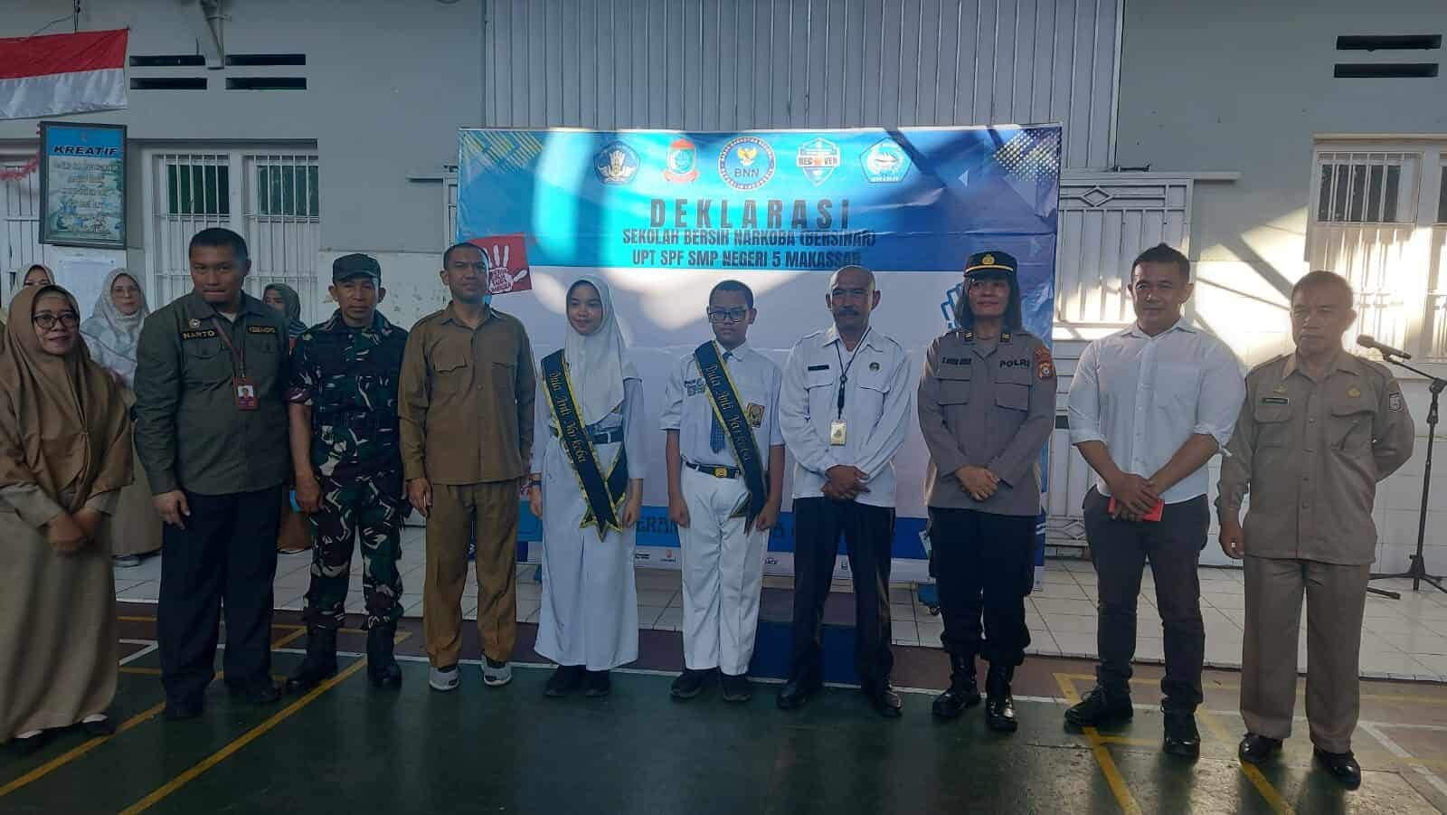 Pelaksanaan Upacara dan Deklarasi Sekolah Bersih Narkoba UPT SPF SMP Negeri 5 Makassar Pelaksanaan Upacara dan Deklarasi Sekolah Bersih Narkoba UPT SPF SMP Negeri 5 Makassar