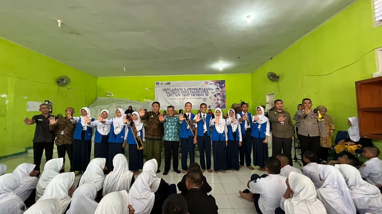Deklarasi Sekolah Bersih Narkoba (BERSINAR) Pada UPT SMPN 13 Makassar Deklarasi Sekolah Bersih Narkoba (BERSINAR) Pada UPT SMPN 13 Makassar