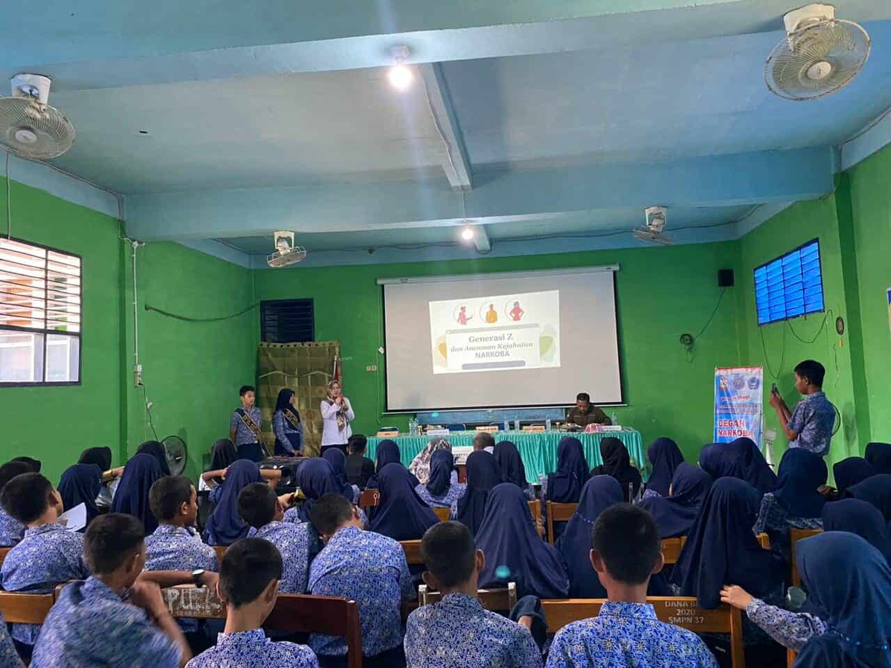 Satgas Extraordinary BNNP Sulsel melalui strategi Soft Power Aproach BNNP Sulsel Kerjasama Kesbangpol Kota Makassar Perkuat ketahanan diri anti Narkoba Siswa SMPN 37 Satgas Extraordinary BNNP Sulsel melalui strategi Soft Power Aproach BNNP Sulsel Kerjasama Kesbangpol Kota Makassar Perkuat ketahanan diri anti Narkoba Siswa SMPN 37