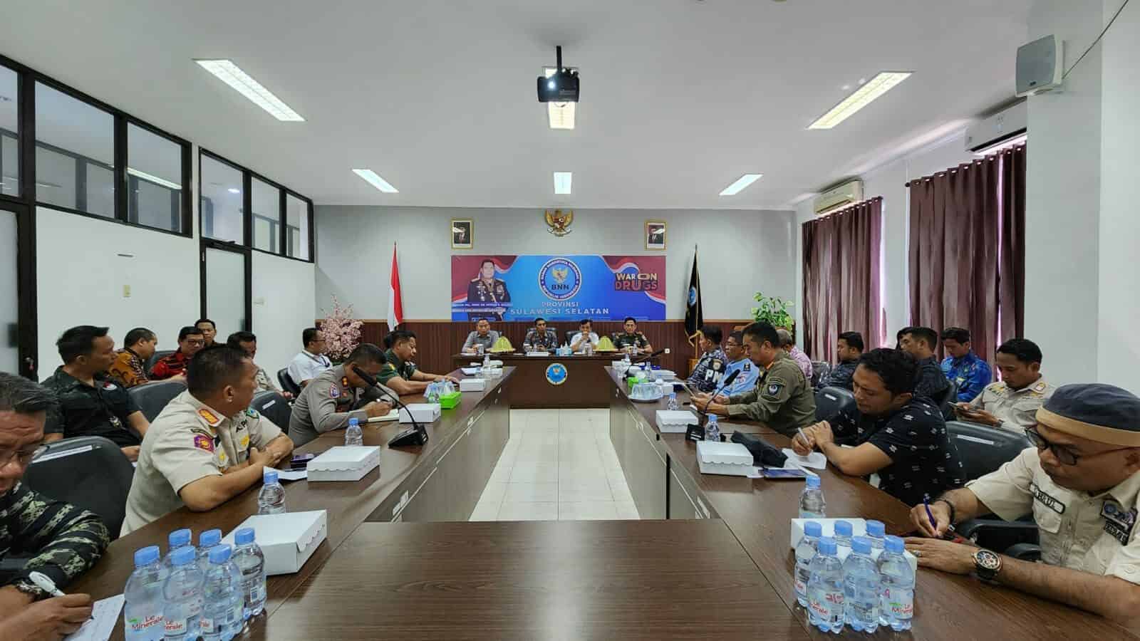 Kepala BNNP Sulsel Pimpin Rapat Lintas Sektor Terkait Penanganan Extraordinary Wilayah Sulsel Kepala BNNP Sulsel Pimpin Rapat Lintas Sektor Terkait Penanganan Extraordinary Wilayah Sulsel