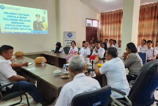 KEPALA BNNP SULAWESI SELATAN MEMBERIKAN MOTIVASI KEPADA BNNK TANA TORAJA TERKAIT PENANGANAN NARKOTIKA SECARA EXTRAORDINARY