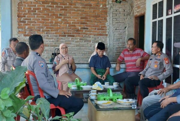Silaturrahmi Kapolsek Pallangga, Babinkamtibmas Pallangga, BNNP Sulsel bersama warga lingkungan Mappala Kelurahan Tetebatu Kecamatan Pallangga Kabupaten Gowa