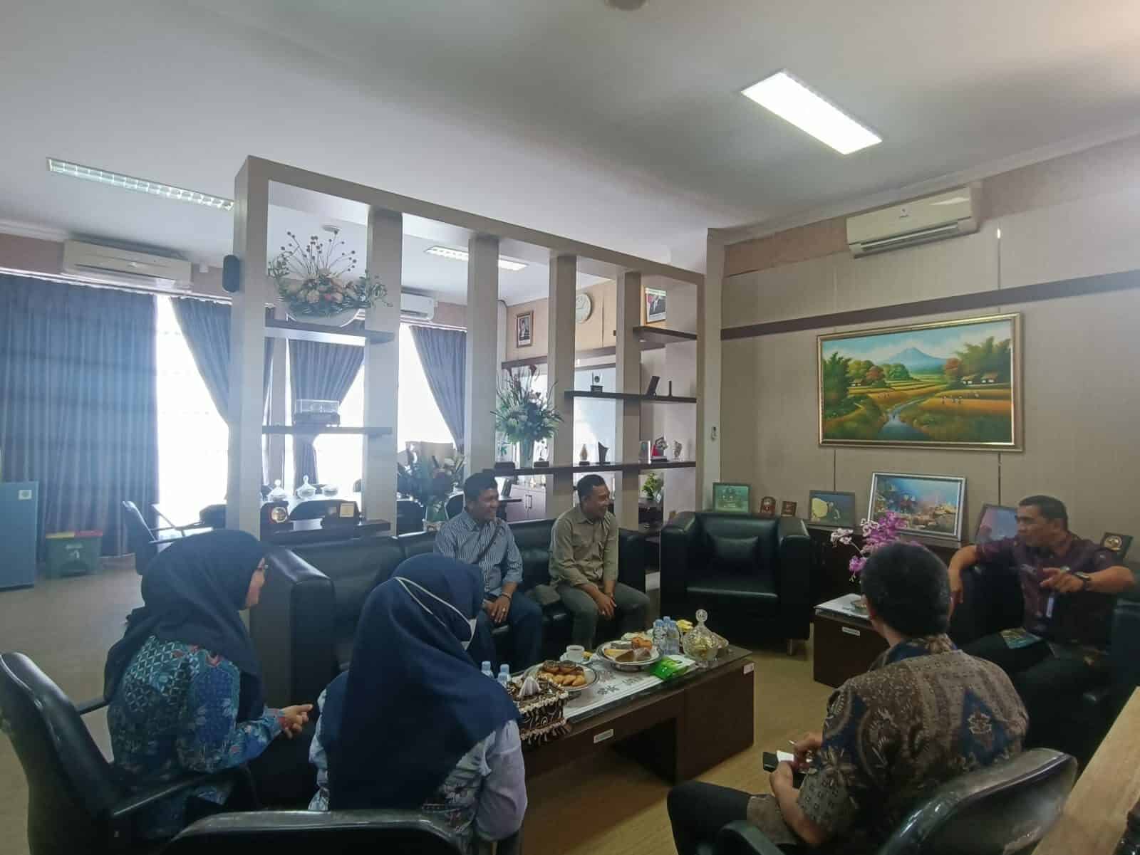 Kepala BNNP Sulawesi Selatan Menerima Kunjungan Kepala Balai Pengelolaan Daerah Aliran Sungai Jeneberang Saddang Kementerian Lingkungan Hidup dan Kehutanan Provinsi Sulawesi Selatan Kepala BNNP Sulawesi Selatan Menerima Kunjungan Kepala Balai Pengelolaan Daerah Aliran Sungai Jeneberang Saddang Kementerian Lingkungan Hidup dan Kehutanan Provinsi Sulawesi Selatan