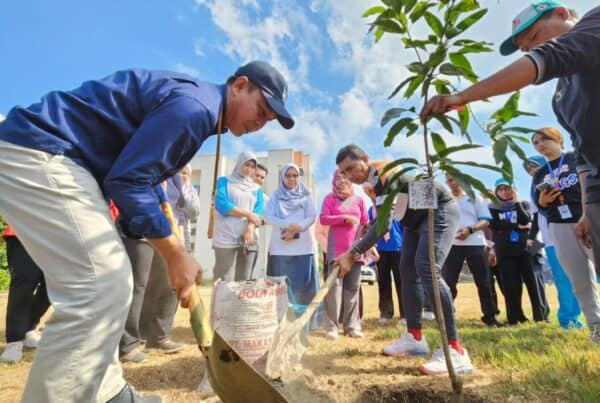 BNNP SULSEL MELAKSANAKAN PENANAMAN POHON BENTUK SINERGITAS DENGAN BPDAS JENEBERANG SADDANG BNNP SULSEL MELAKSANAKAN PENANAMAN POHON BENTUK SINERGITAS DENGAN BPDAS JENEBERANG SADDANG