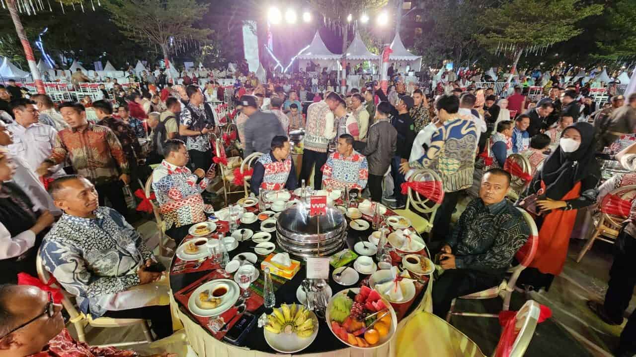 KEPALA BNN PROV.SULSEL DIDAMPINGI KETUA DWP BNNP SULAWESI SELATAN MENGHADIRI PEMBUKAAN PENTAS SENI BUDAYA DAN UMKM PADA HARI JADI SULSEL KE 354 TAHUN KEPALA BNN PROV.SULSEL DIDAMPINGI KETUA DWP BNNP SULAWESI SELATAN MENGHADIRI PEMBUKAAN PENTAS SENI BUDAYA DAN UMKM PADA HARI JADI SULSEL KE 354 TAHUN