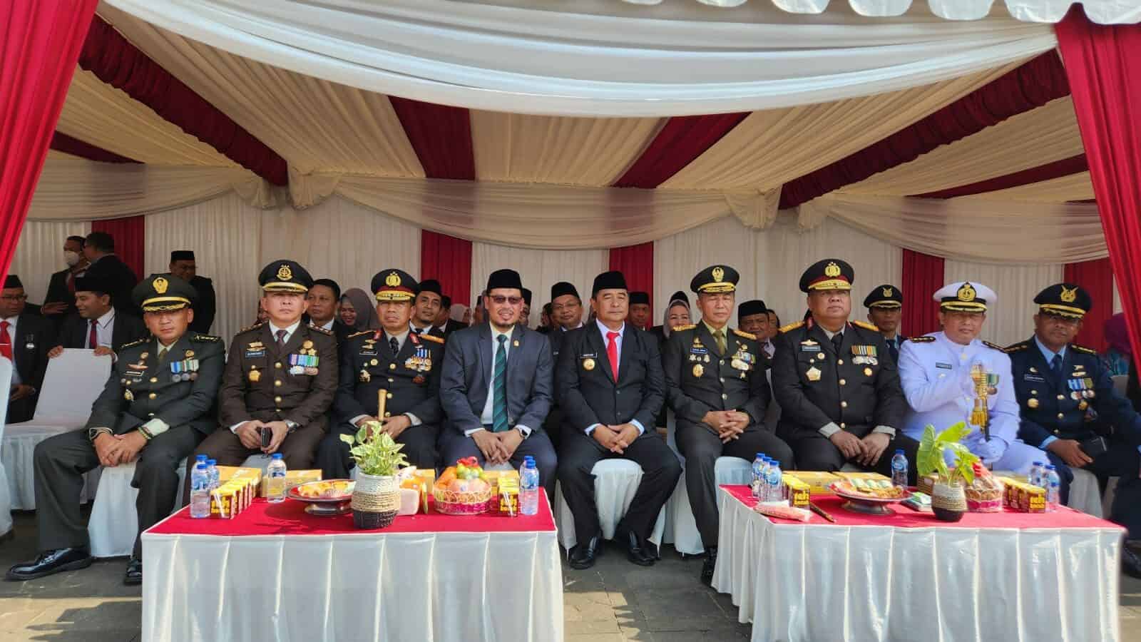 Kepala BNNP Sulawesi Selatan bersama Forkopimda Sulsel Mengikuti Upacara Peringatan Hari Pahlawan 10 November dan Ziarah Makam Pahlawan Kepala BNNP Sulawesi Selatan bersama Forkopimda Sulsel Mengikuti Upacara Peringatan Hari Pahlawan 10 November dan Ziarah Makam Pahlawan
