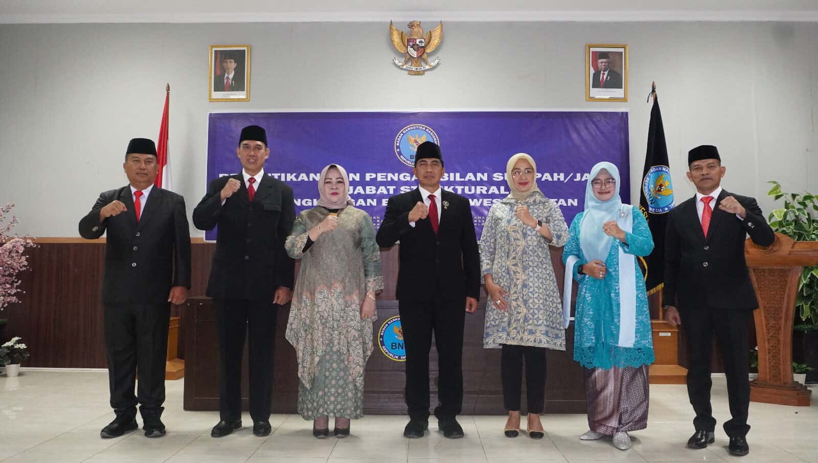 Kepala BNNP Sulawesi Selatan Melakukan Pelantikan Dan Pengambilan Sumpah/Janji Pejabat Struktural Di Lingkungan BNNP Sulawesi Selatan Kepala BNNP Sulawesi Selatan Melakukan Pelantikan Dan Pengambilan Sumpah/Janji Pejabat Struktural Di Lingkungan BNNP Sulawesi Selatan