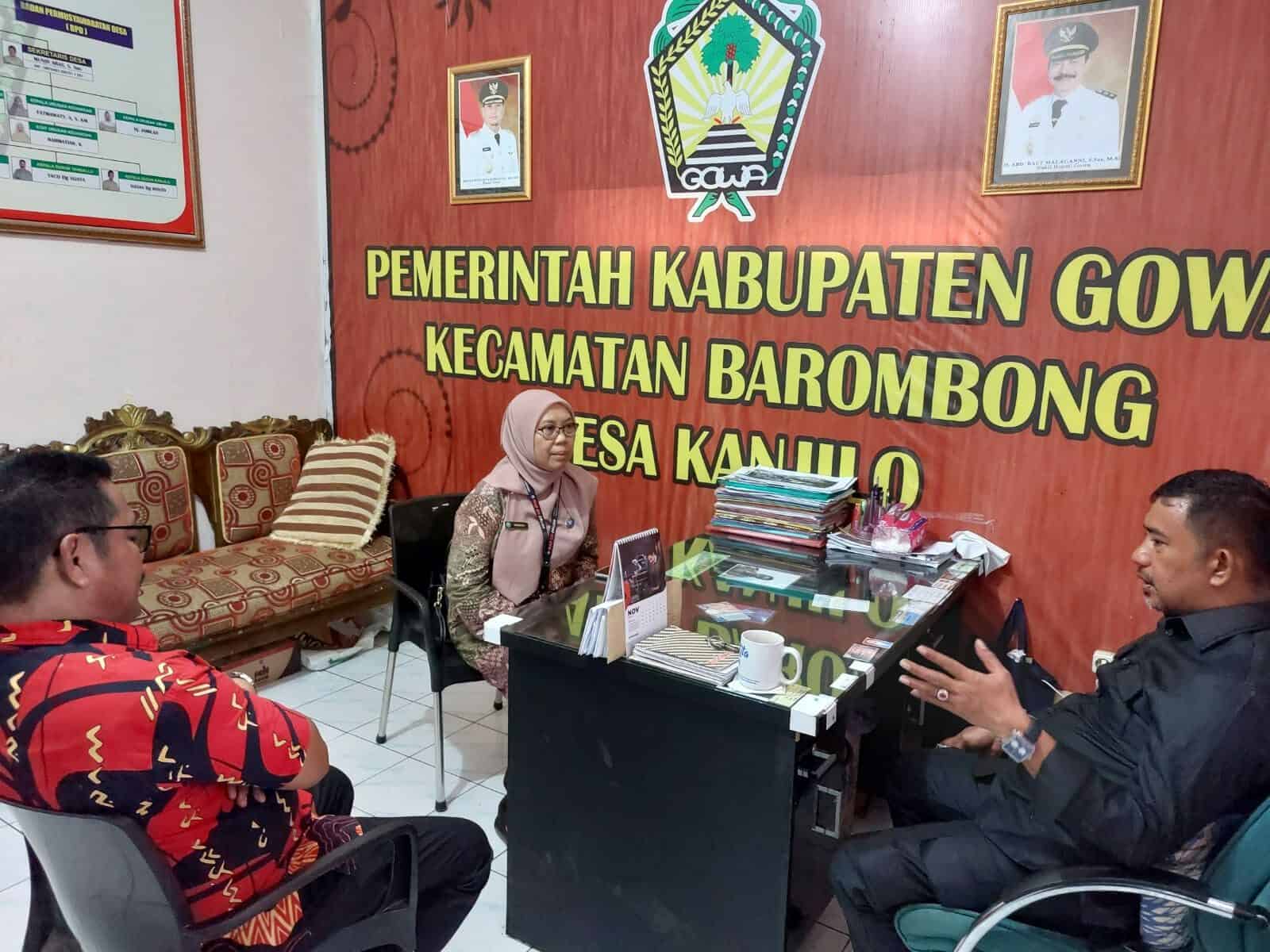 Koordinasi di Kantor Camat Barombong dan Kantor Desa Kanjilo Kabupaten Gowa terkait Program Pelaksanaan Kegiatan Monitoring dan Evaluasi Pelaksanaan Advokasi Program Ketahanan Keluarga Anti Narkoba Berbasis Sumber Daya Pembangunan Desa Koordinasi di Kantor Camat Barombong dan Kantor Desa Kanjilo Kabupaten Gowa terkait Program Pelaksanaan Kegiatan Monitoring dan Evaluasi Pelaksanaan Advokasi Program Ketahanan Keluarga Anti Narkoba Berbasis Sumber Daya Pembangunan Desa