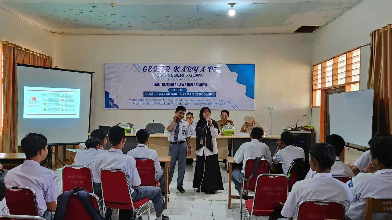 Sosialisasi Bahaya Penyalahgunaan Narkoba pada Siswa UPT SMK Negeri 5 Kabupaten Gowa Sosialisasi Bahaya Penyalahgunaan Narkoba pada Siswa UPT SMK Negeri 5 Kabupaten Gowa