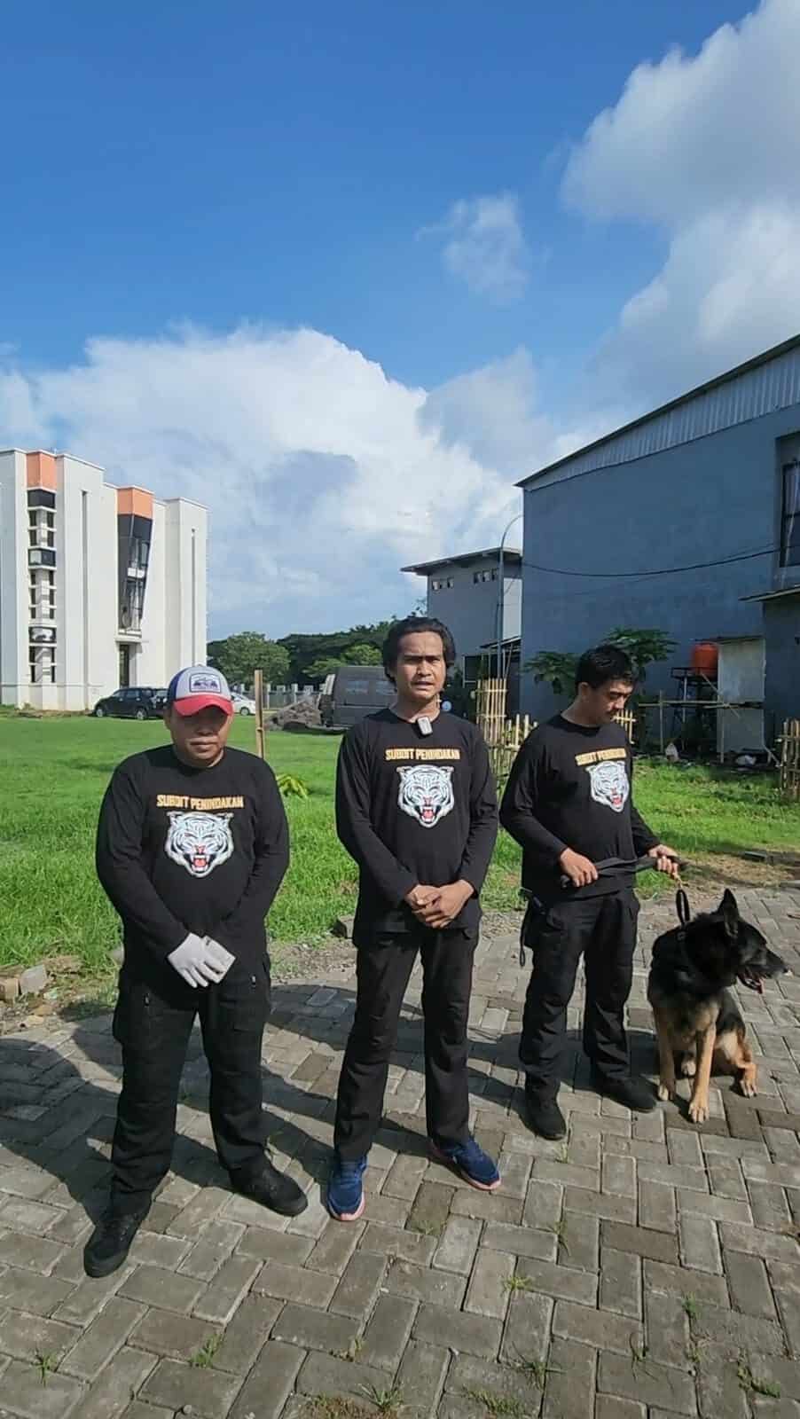 UNIT K-9 BNNP SULSEL ATAS NAMA BEN MELAKSANAKAN LATIHAN PENDETEKSIAN DI BULAN DESEMBER UNIT K-9 BNNP SULSEL ATAS NAMA BEN MELAKSANAKAN LATIHAN PENDETEKSIAN DI BULAN DESEMBER