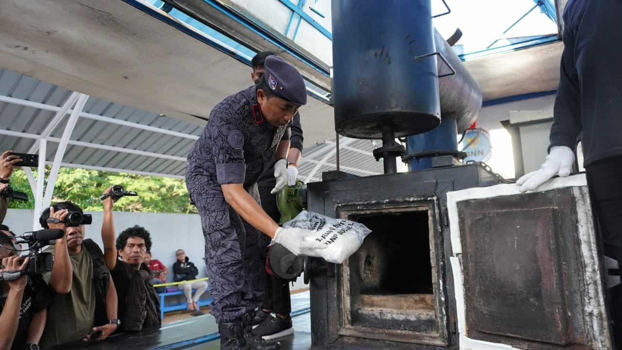 BNNP SULAWESI SELATAN MELAKSANAKAN PRESS REALESS CAPAIAN AKHIR TAHUN ANGGARAN 2023 DIRANGKAIKAM DENGAN PEMUSNAHAN BARANG BUKTI