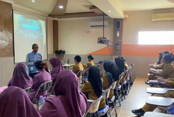 PENYULUH BNNP SULSEL MELAKSANAAN KIE P4GN SOSIALISASI BAHAYA PENYALAHGUNAAN NARKOBA DI LINGKUNGAN KAMPUS