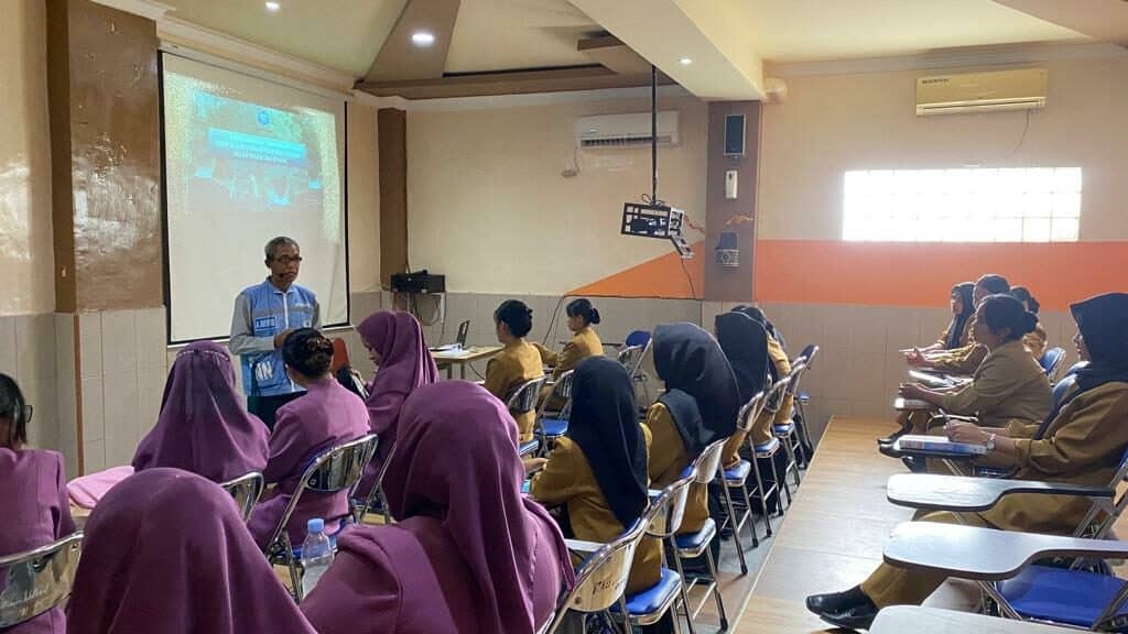 PENYULUH BNNP SULSEL MELAKSANAAN KIE P4GN SOSIALISASI BAHAYA PENYALAHGUNAAN NARKOBA DI LINGKUNGAN KAMPUS
