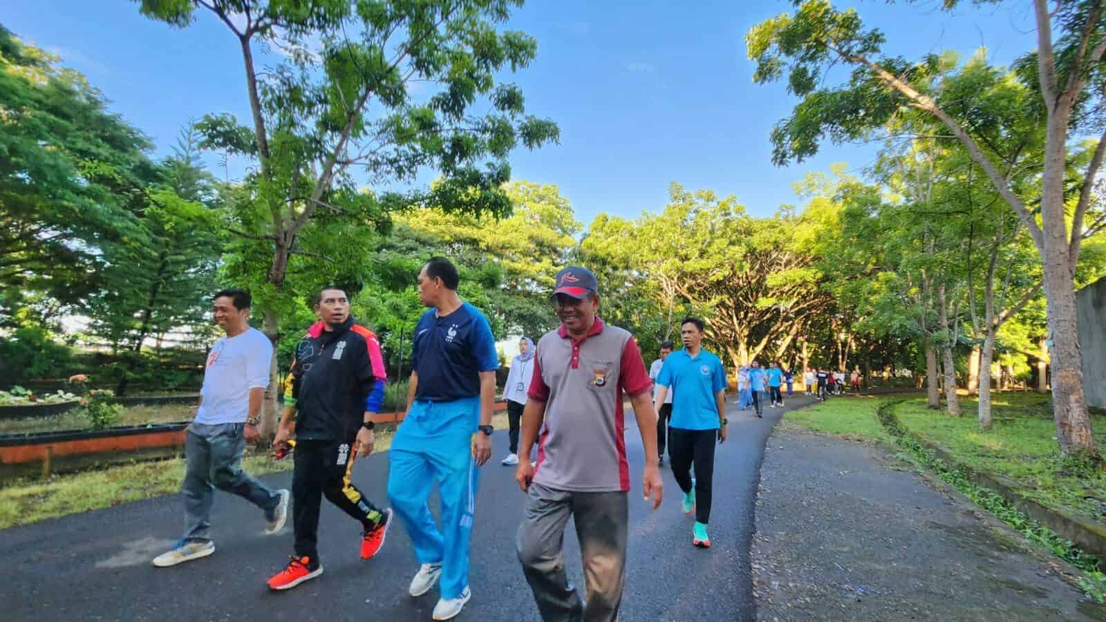KEPALA BNNP SULAWESI SELATAN PIMPIN OLAHRAGA BERSAMA DENGAN PERSONIL JAJARAN BNNK BONE KEPALA BNNP SULAWESI SELATAN PIMPIN OLAHRAGA BERSAMA DENGAN PERSONIL JAJARAN BNNK BONE