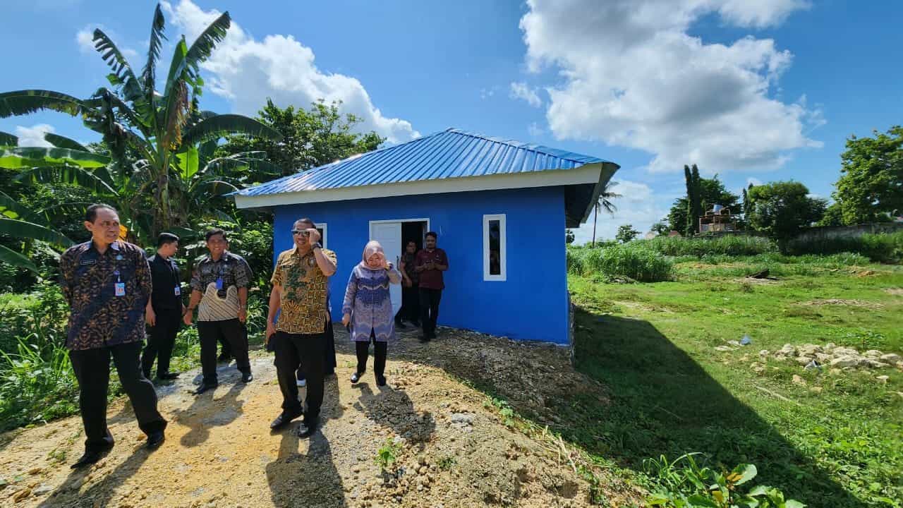 DALAM KUNJUNGAN KERJANYA, KEPALA BNNP SULAWESI SELATAN MENINJAU GEDUNG KLINIK PRATAMA MARENNU DECENG DIRANGKAIKAN DENGAN MEMBERIKAN ARAHAN MOTIVASI KEPADA SELURUH JAJARAN BNNK BONE