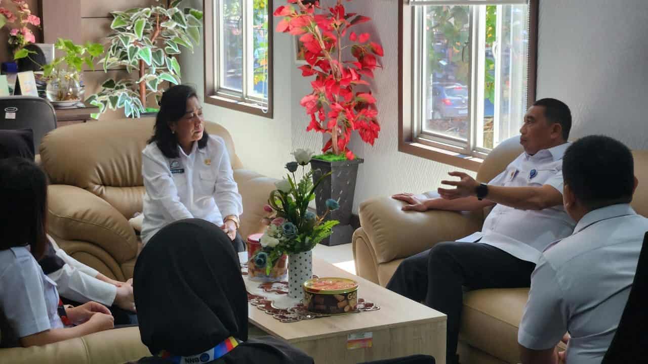 Kepala BNNP SULSEL Kunjungi Dinas Ketenagakerjaan Kota Makassar Untuk Jalankan Program P4GN Untuk Para Pencari Kerja Kepala BNNP SULSEL Kunjungi Dinas Ketenagakerjaan Kota Makassar Untuk Jalankan Program P4GN Untuk Para Pencari Kerja