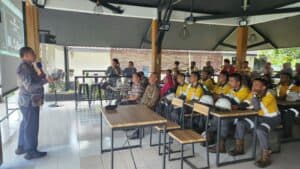 Kepala BNNP Sulawesi Selatan Mengajak PT. Trakindo Utama Cabang Makassar Menciptakan Lingkungan Kerja Bersih Narkoba Kepala BNNP Sulawesi Selatan Mengajak PT. Trakindo Utama Cabang Makassar Menciptakan Lingkungan Kerja Bersih Narkoba