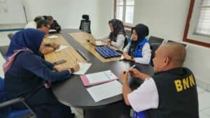 CIPTAKAN LINGKUNGAN BERSINAR, BNNP SULSEL BEKERJASAMA DENGAN PENGADILAN NEGERI MAKASSAR MELAKSANAKAN DETEKSI DINI CIPTAKAN LINGKUNGAN BERSINAR, BNNP SULSEL BEKERJASAMA DENGAN PENGADILAN NEGERI MAKASSAR MELAKSANAKAN DETEKSI DINI
