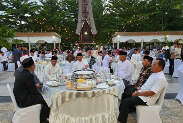 KOMPAK DALAM SINERGITAS, KEPALA BNN PROV. SULAWESI SELATAN DIDAMPINGI KETUA DWP BNNP SULAWESI SELATAN HADIRI BUKA PUASA BERSAMA DENGAN FORKOPIMDA SULSEL