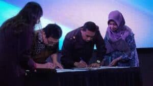 Deklarasikan Kampus Bersinar Universitas Ciputra, Kepala BNNP Sulsel Harapkan Civitas Akademika Bisa Bersinergi Hingga Indonesia Emas 2045 Deklarasikan Kampus Bersinar Universitas Ciputra, Kepala BNNP Sulsel Harapkan Civitas Akademika Bisa Bersinergi Hingga Indonesia Emas 2045