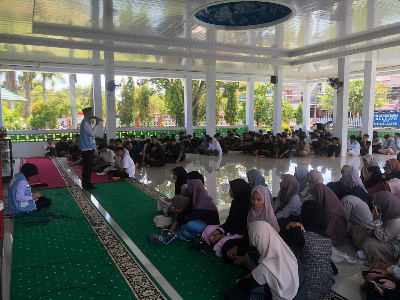 SOSIALISASI P4GN DILINGKUNGAN SMA NEGERI 3 PALOPO BERSINAR (BERSIH NARKOBA) SOSIALISASI P4GN DILINGKUNGAN SMA NEGERI 3 PALOPO BERSINAR (BERSIH NARKOBA)