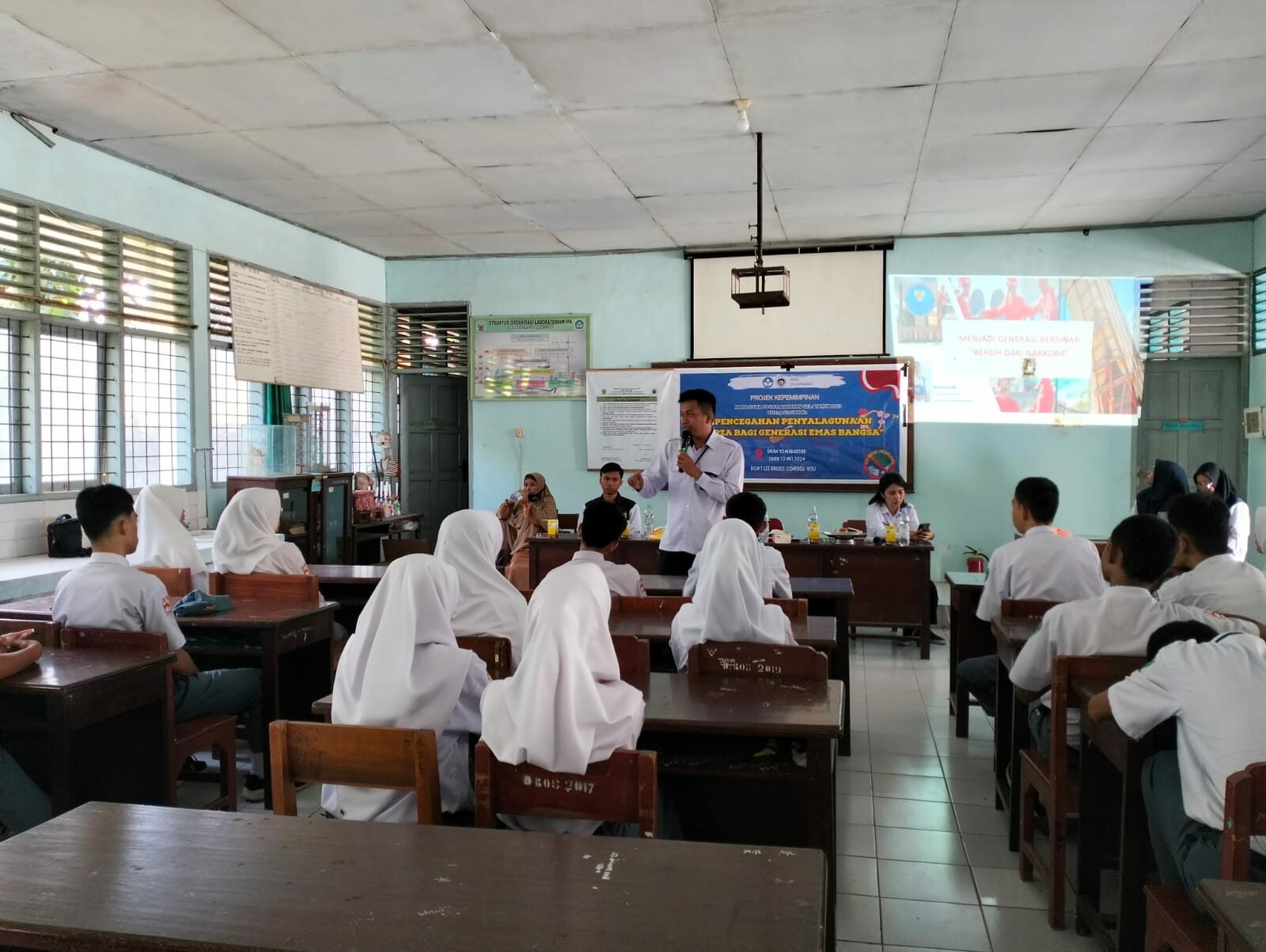 SEMINAR ANTI NARKOTIKA PROGRAM PPG PRAJABATAN GEL.I BAHASA INDONESIA UNIVERSITAS MUHAMMADIYAH MAKASSAR PENCEGAHAN PENYALAHGUNAAN NARKOBA