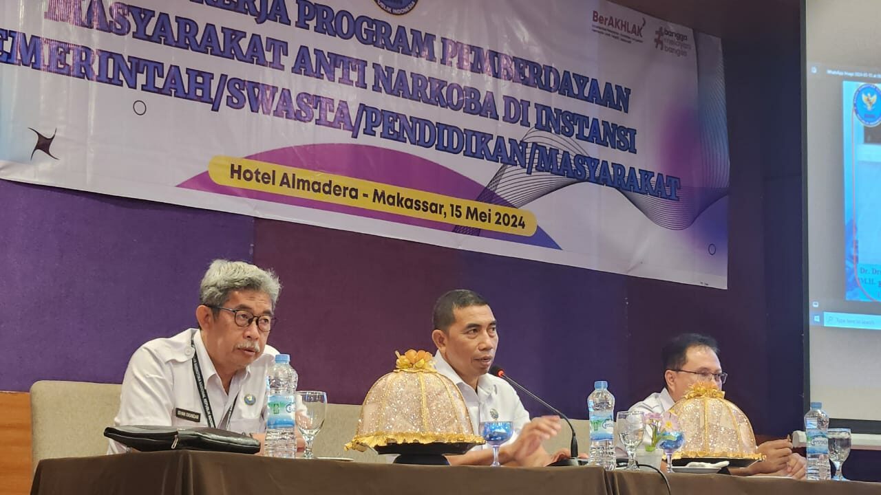 KEPALA BNNP SULSEL RAPAT KERJA PROGRAM PEMBERDAYAAN MASYARAKAT ANTI NARKOBA DI INSTANSI PEMERINTAH/SWASTA/PENDIDIKAN DAN MASYARAKAT