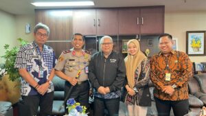 PERTAHANKAN SINERGITAS, KEPALA BNNP SULAWESI SELATAN MENGAJAK REKTOR UNM MAKASSAR DALAM PROGRAM KAMPUS BERSINAR PERTAHANKAN SINERGITAS, KEPALA BNNP SULAWESI SELATAN MENGAJAK REKTOR UNM MAKASSAR DALAM PROGRAM KAMPUS BERSINAR