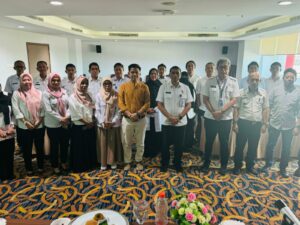 KEPALA BNNP SULAWESI SELATAN MENGUKUHKAN PENGGIAT P4GN PADA BIMTEK DILINGKUNGAN PEMERINTAH KEPALA BNNP SULAWESI SELATAN MENGUKUHKAN PENGGIAT P4GN PADA BIMTEK DILINGKUNGAN PEMERINTAH