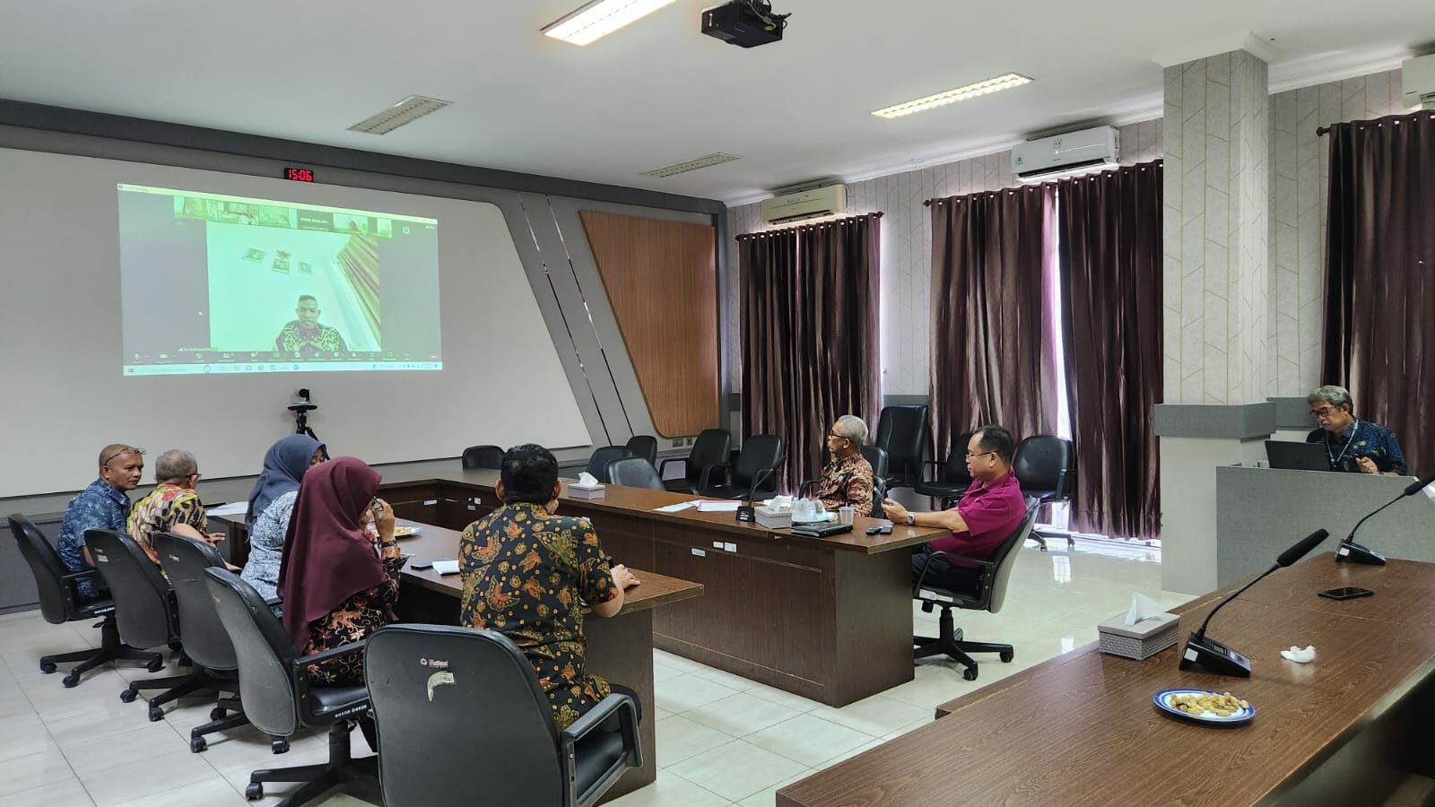 BNNP SULSEL LAKSANAKAN RAPAT PERISIAPAN HANI 2024 SECARA VIRTUAL DENGAN BNNK WILAYAH SULAWESI SELATAN BNNP SULSEL LAKSANAKAN RAPAT PERISIAPAN HANI 2024 SECARA VIRTUAL DENGAN BNNK WILAYAH SULAWESI SELATAN