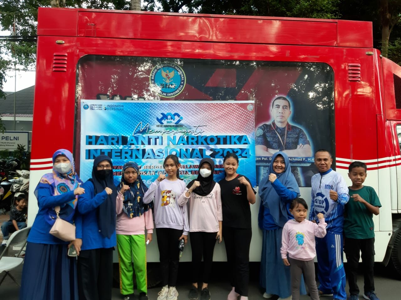 Memperingati Hari Anti Narkotika Internasional 2024, BNNP Sulsel Lakukan Sosialisasi di Car Free Day Monumen Mandala Memperingati Hari Anti Narkotika Internasional 2024, BNNP Sulsel Lakukan Sosialisasi di Car Free Day Monumen Mandala