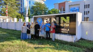 Personil BNNP Sulawesi Selatan Melakukan Kerja Bakti di Sekitar Kantor BNNP SULSEL 5 Juli 2024