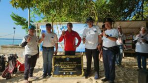 KEPALA BNNP SULSEL LAKUKAN PENYELAMAN PEMASANGAN PRASASTI DIBAWAH LAUT PASCA HANI 2024 DAN BERSIH-BERSIH PESISIR PULAU SAMALONA BERSAMA SELURUH PERSONIL