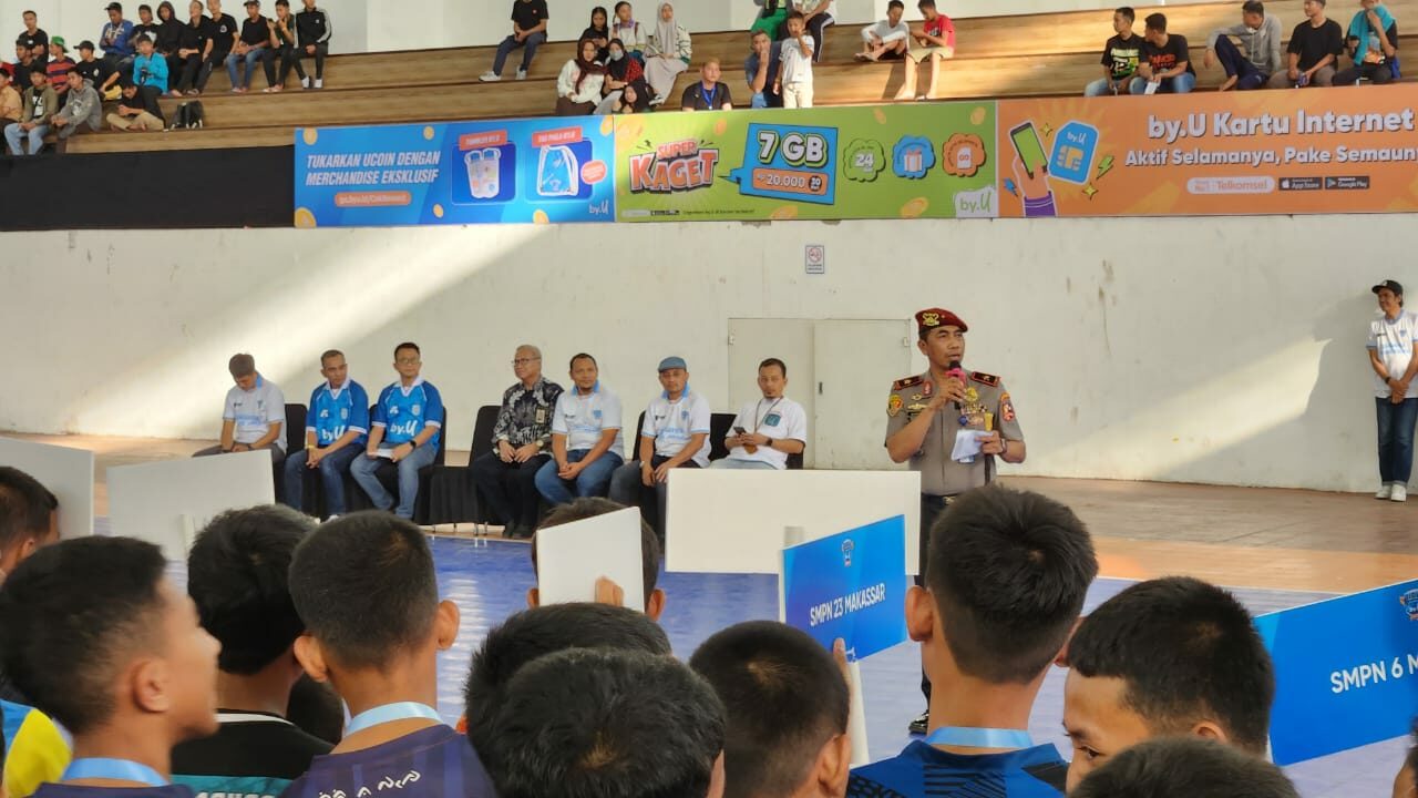 SINERGITAS BERSAMA PT. TELKOMSEL UNTUK MEMBENTUK GENERASI MUDA BERSINAR, KEPALA BNNP SULSEL BERIKAN ARAHAN KEPADA PESERTA "PIALA BY.U 2024" SINERGITAS BERSAMA PT. TELKOMSEL UNTUK MEMBENTUK GENERASI MUDA BERSINAR, KEPALA BNNP SULSEL BERIKAN ARAHAN KEPADA PESERTA “PIALA BY.U 2024”
