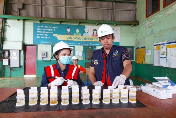 BERSINERGI UNTUK MEWUJUDKAN KAWASAN INDUSTRI BERSINAR, BNNP SULSEL LAKUKAN DETEKSI DINI TES URINE KARYAWAN PT. VALE INDONESIA TBK