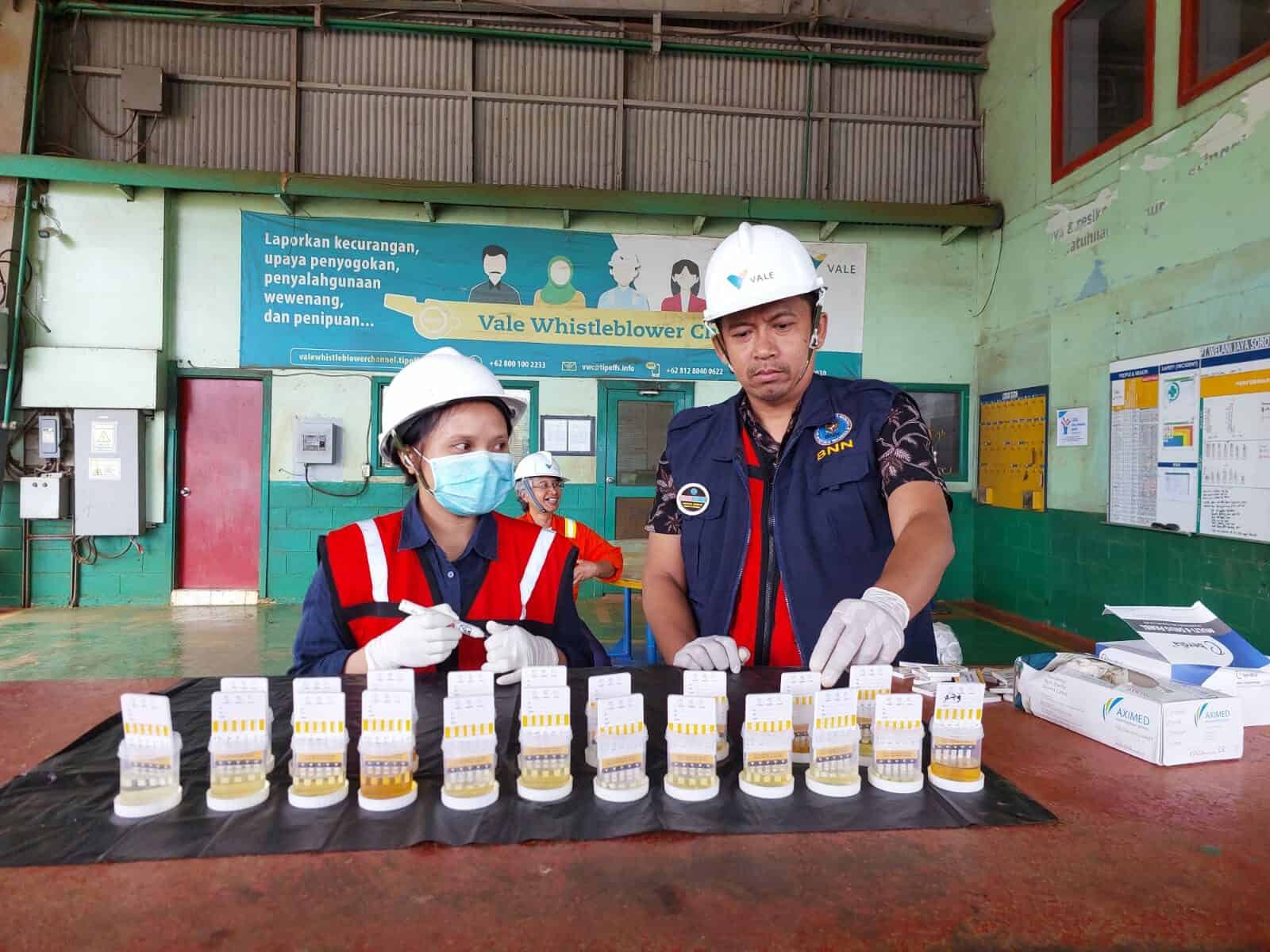 BERSINERGI UNTUK MEWUJUDKAN KAWASAN INDUSTRI BERSINAR, BNNP SULSEL LAKUKAN DETEKSI DINI TES URINE KARYAWAN PT. VALE INDONESIA TBK