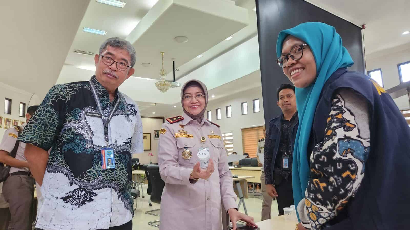 Tim BNN Provinsi Sulawesi Selatan Melaksanakan Deteksi Dini Narkoba di Balai Besar Karantina Hewan, Ikan dan Tumbuhan Sulawesi Selatan Tim BNN Provinsi Sulawesi Selatan melaksanakan deteksi dini narkoba di Balai Karantina Hewan, Ikan dan Tumbuhan Sulawesi Selatan