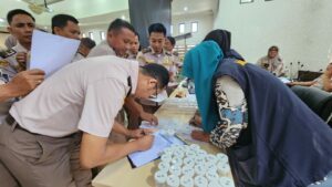 Tim BNN Provinsi Sulawesi Selatan melaksanakan deteksi dini narkoba di Balai Karantina Hewan, Ikan dan Tumbuhan Sulawesi Selatan Tim BNN Provinsi Sulawesi Selatan melaksanakan deteksi dini narkoba di Balai Karantina Hewan, Ikan dan Tumbuhan Sulawesi Selatan