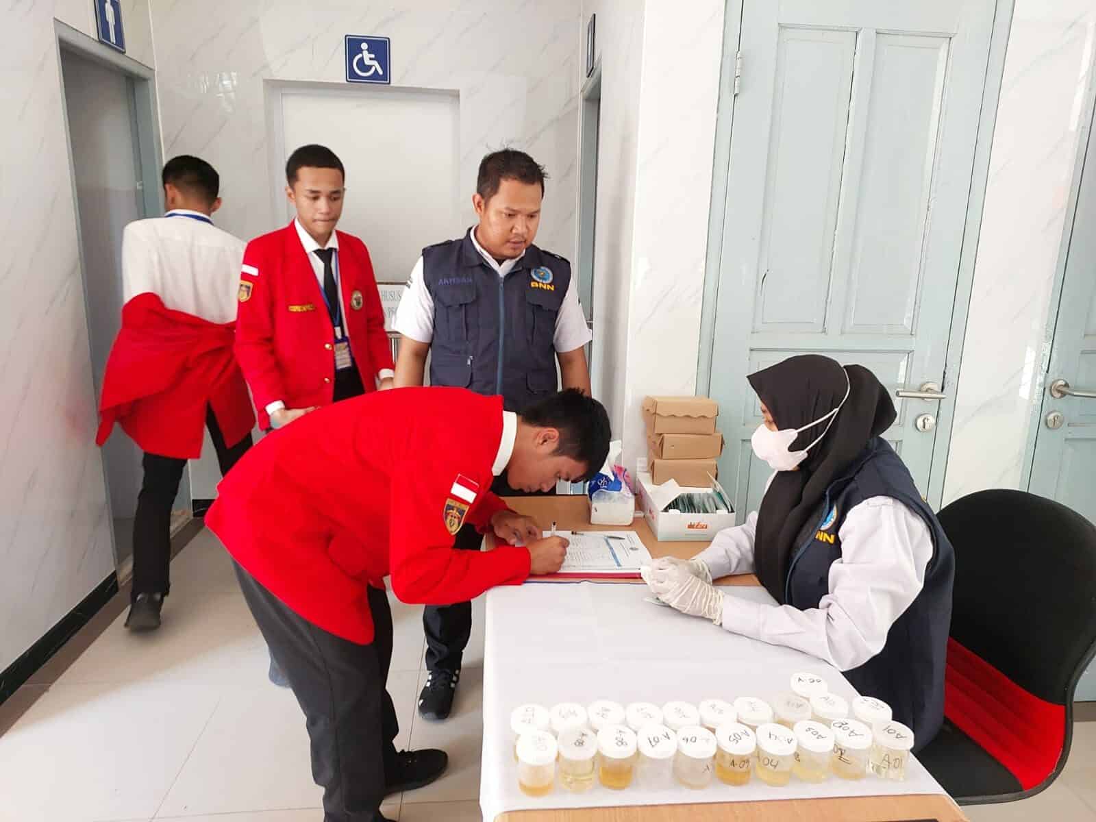 Tim BNN Provinsi Sulawesi Selatan Melaksanakan Deteksi Dini Narkoba Civitas Akademika dan Mahasiswa Baru Fakultas Hukum Universitas Hasanuddin