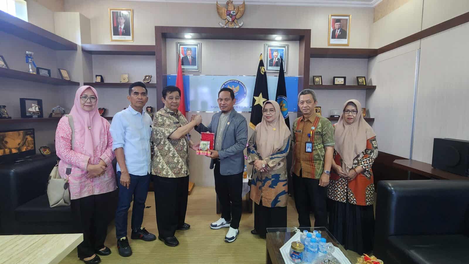 Koordinasi P4GN, Kepala BNNP Sulawesi Selatan Menerima Kunjungan Anggota DPRD Kab Sidrap Koordinasi P4GN, Kepala BNNP Sulawesi Selatan Menerima Kunjungan Anggota DPRD Kab Sidrap