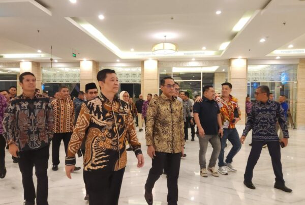 KEPALA BNNP SULSEL MENGHADIRI ACARA MALAM PENGANTAR TUGAS IRJEN POL ANDI RIAN R. DJAJADI SEBAGAI KAPOLDA SUMATERA SELATAN