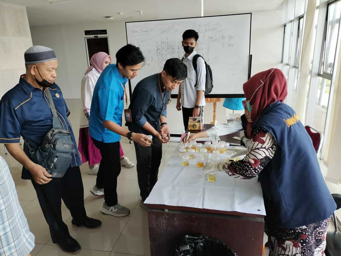 Sosialisasi Pencegahan Narkoba dan Deteksi Dini Tes Urine Kepada Para Pegawai di Lingkup Universitas Negeri Makassar