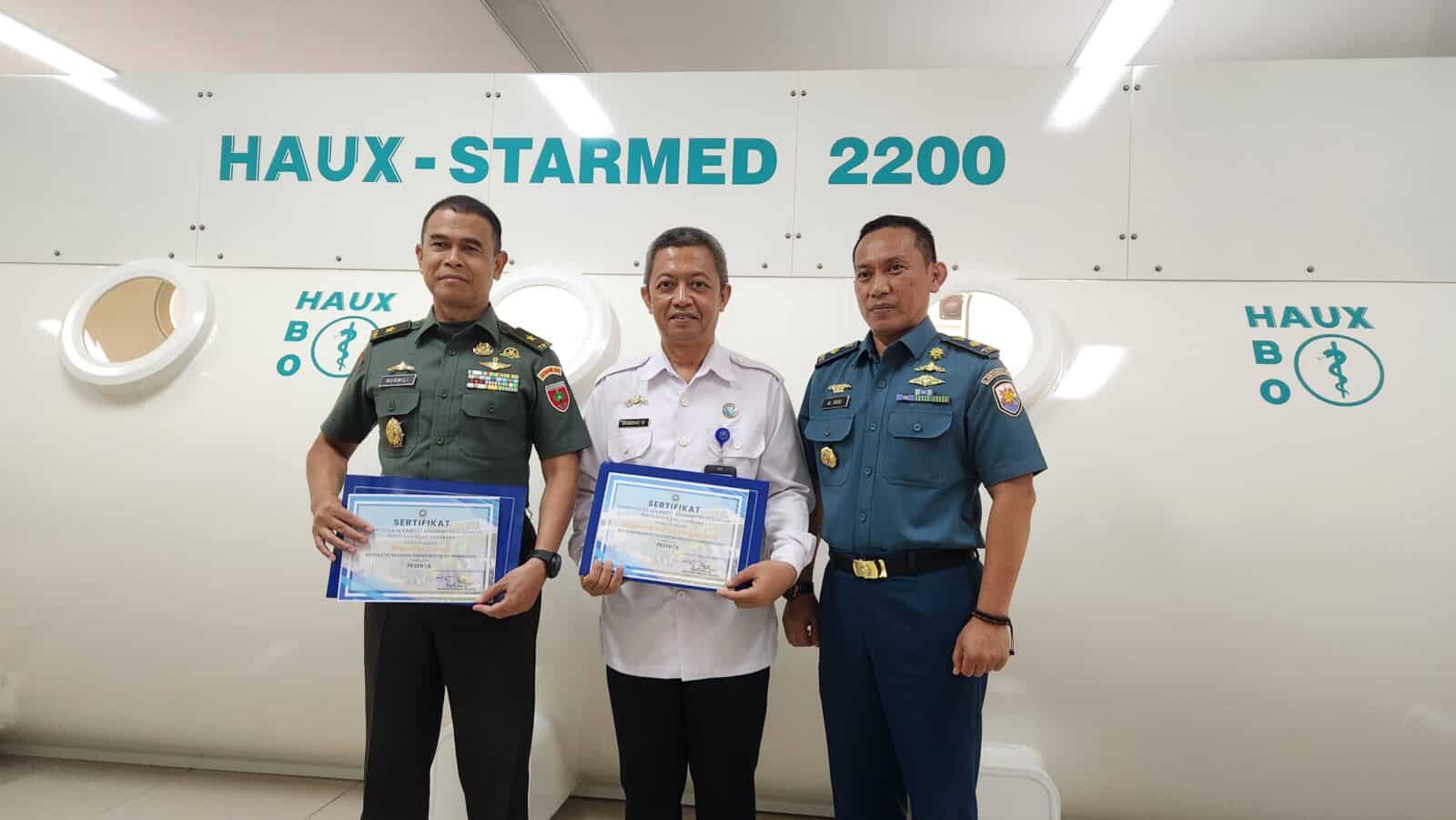 BNNP SULAWESI SELATAN MENGHADIRI ACARA PENGANUGERAHAN BREVET KEHORMATAN KESEHATAN PENYELAM DAN HIPERBARIK